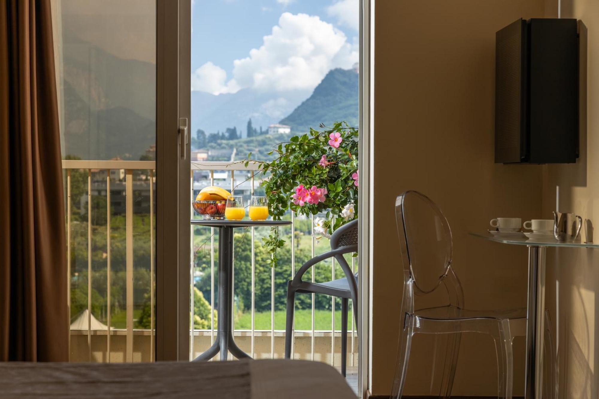 Hotel Savoy Palace - Tonellihotels Riva del Garda Room photo
