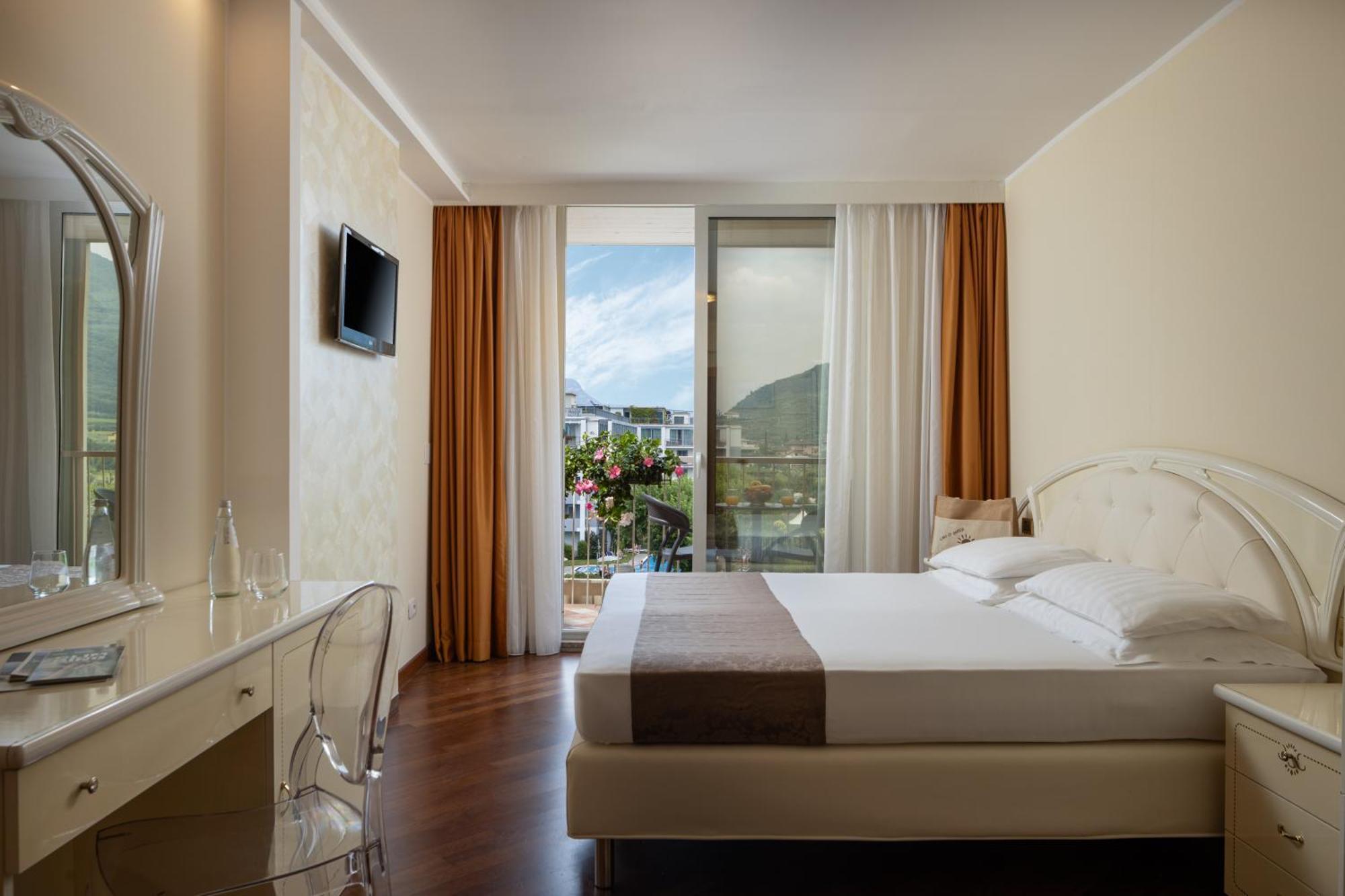 Hotel Savoy Palace - Tonellihotels Riva del Garda Room photo