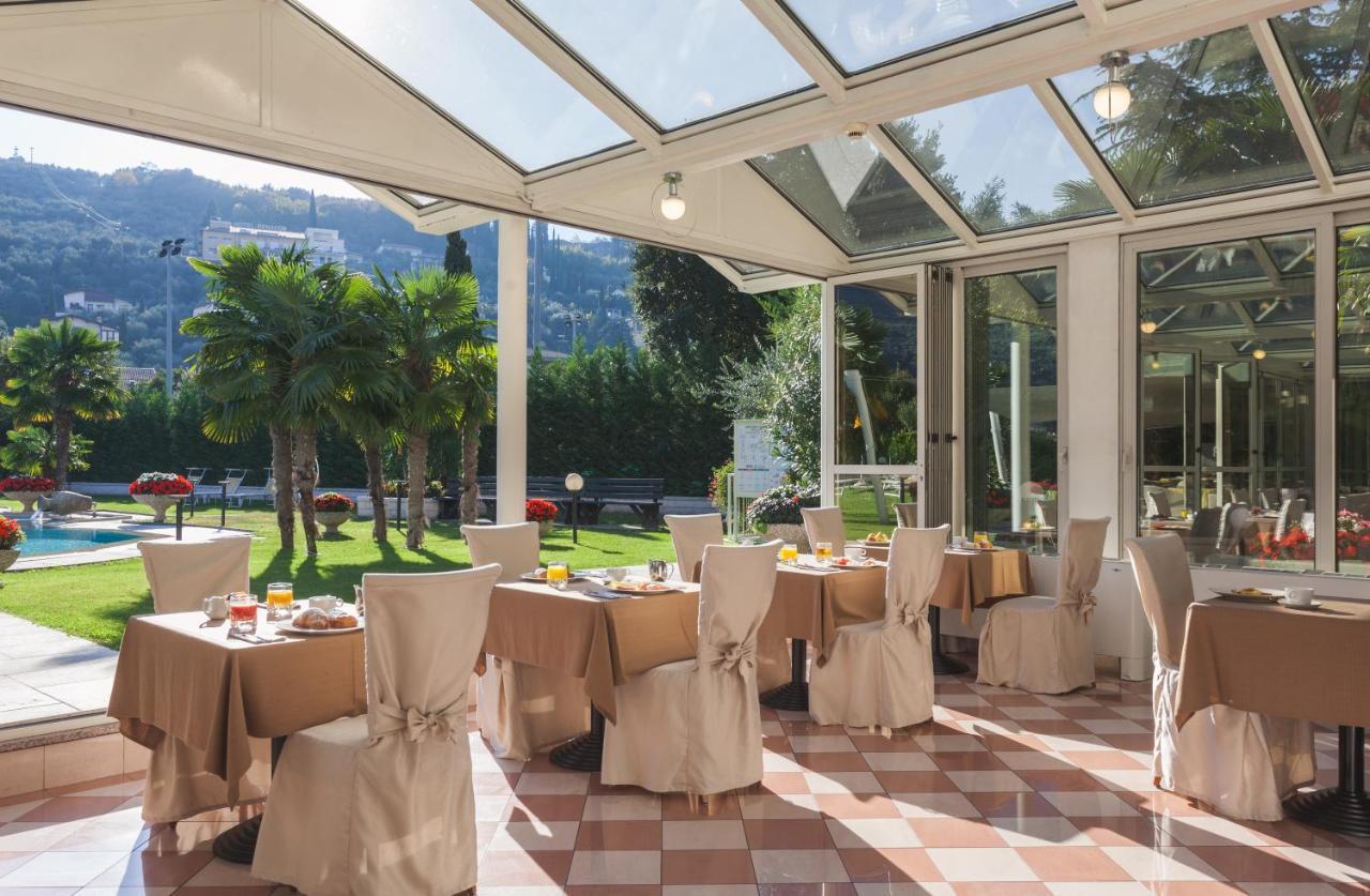 Hotel Savoy Palace - Tonellihotels Riva del Garda Exterior photo